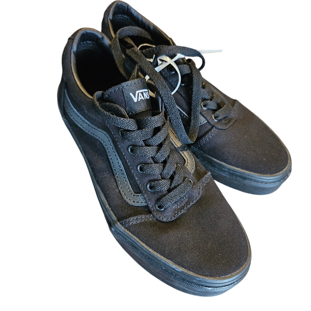Vans NWOT size 4‎ right and size 4.5 left black shoes